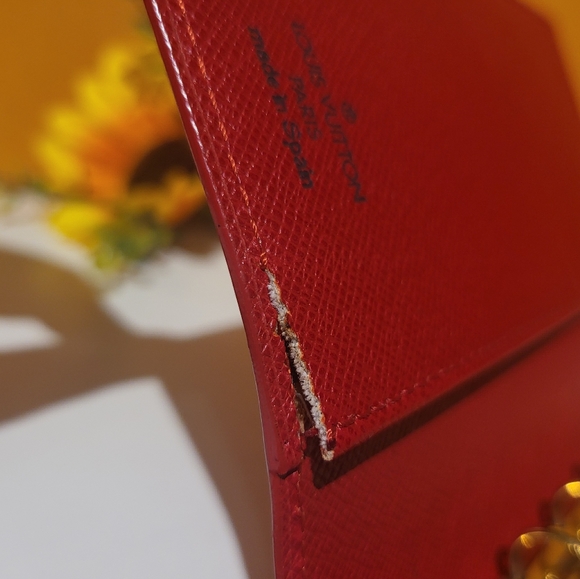 🔥SOLD🔥LOUIS🌻VUITTON EUC Epi Bifold Passport Agenda - Picture 14 of 16